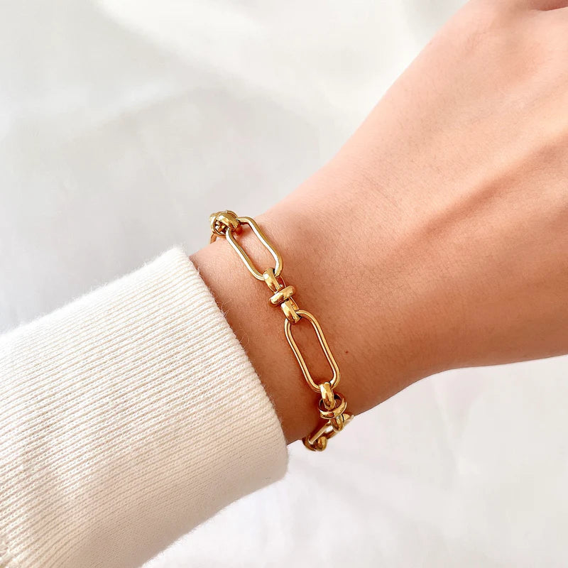 Marisa – Armband van goud met een delicate dubbele structuur