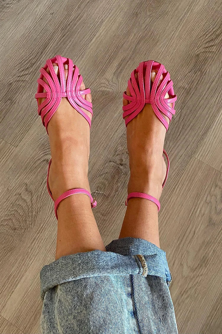 "Vittoria | Gouden Sieraden Sandalen" can be rewritten as "Vittoria | Sandalen met Gouden Sieraden".