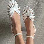 "Vittoria | Gouden Sieraden Sandalen" can be rewritten as "Vittoria | Sandalen met Gouden Sieraden".