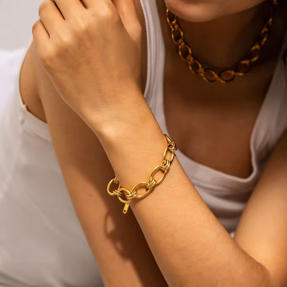 Johanna – Delicate gouden armband met bedel-details