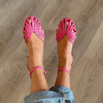 "Vittoria | Gouden Sieraden Sandalen" can be rewritten as "Vittoria | Sandalen met Gouden Sieraden".
