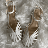 "Vittoria | Gouden Sieraden Sandalen" can be rewritten as "Vittoria | Sandalen met Gouden Sieraden".