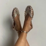 "Vittoria | Gouden Sieraden Sandalen" can be rewritten as "Vittoria | Sandalen met Gouden Sieraden".