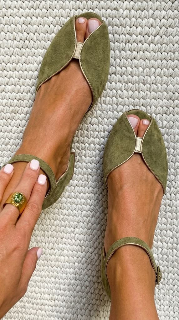 "Olivia | Elegante Salie Groene Sandalen" can be rewritten as "Olivia | Stijlvolle Salie Groene Sandalen".
