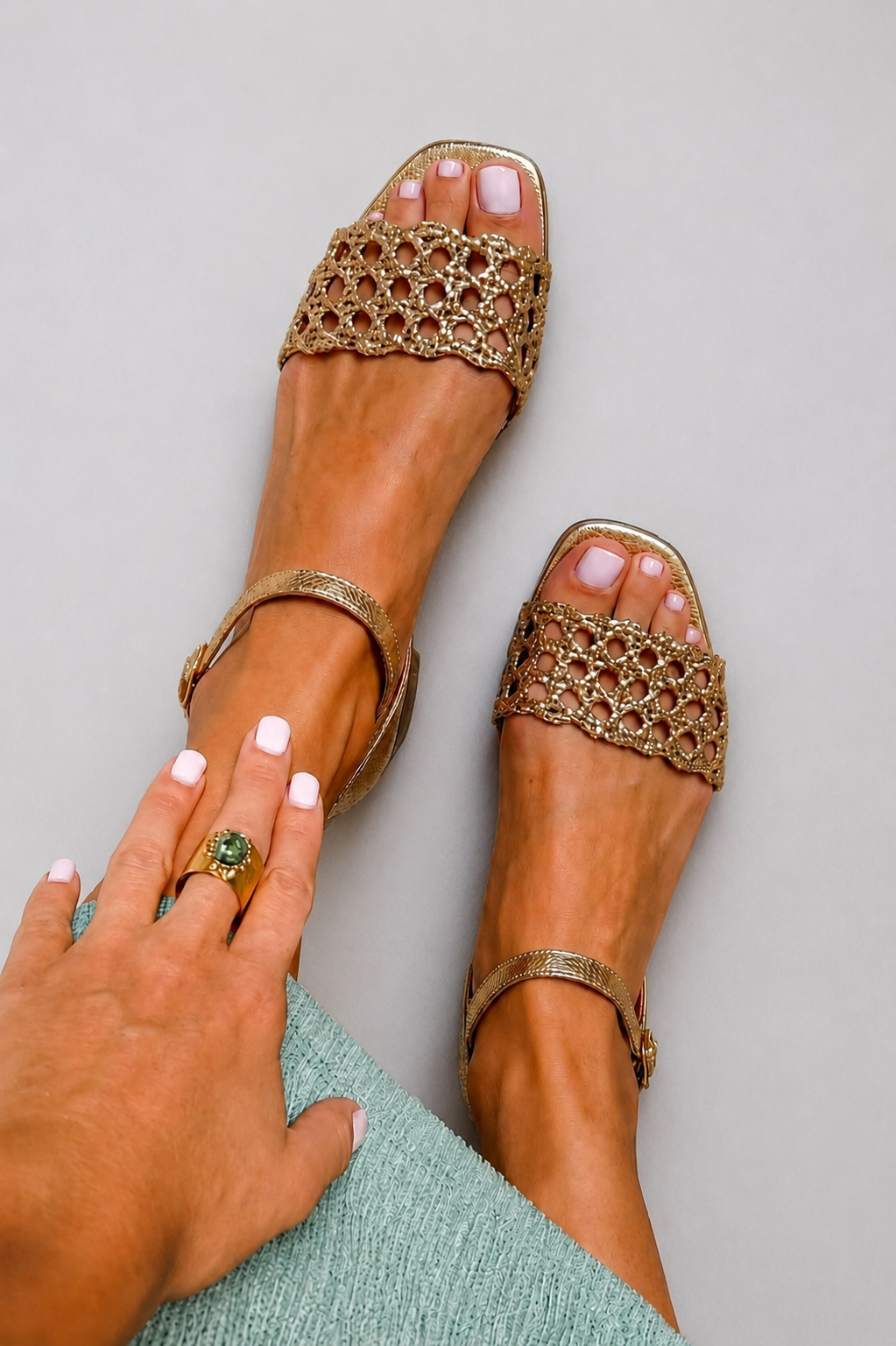 Aurora | Gouden Sandalen voor een Betoverende Zomer