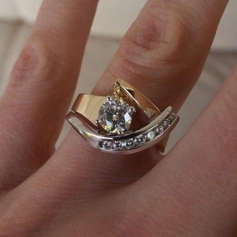 Carla – Asymmetrische vintage ring van goud en zilver met zirkonia