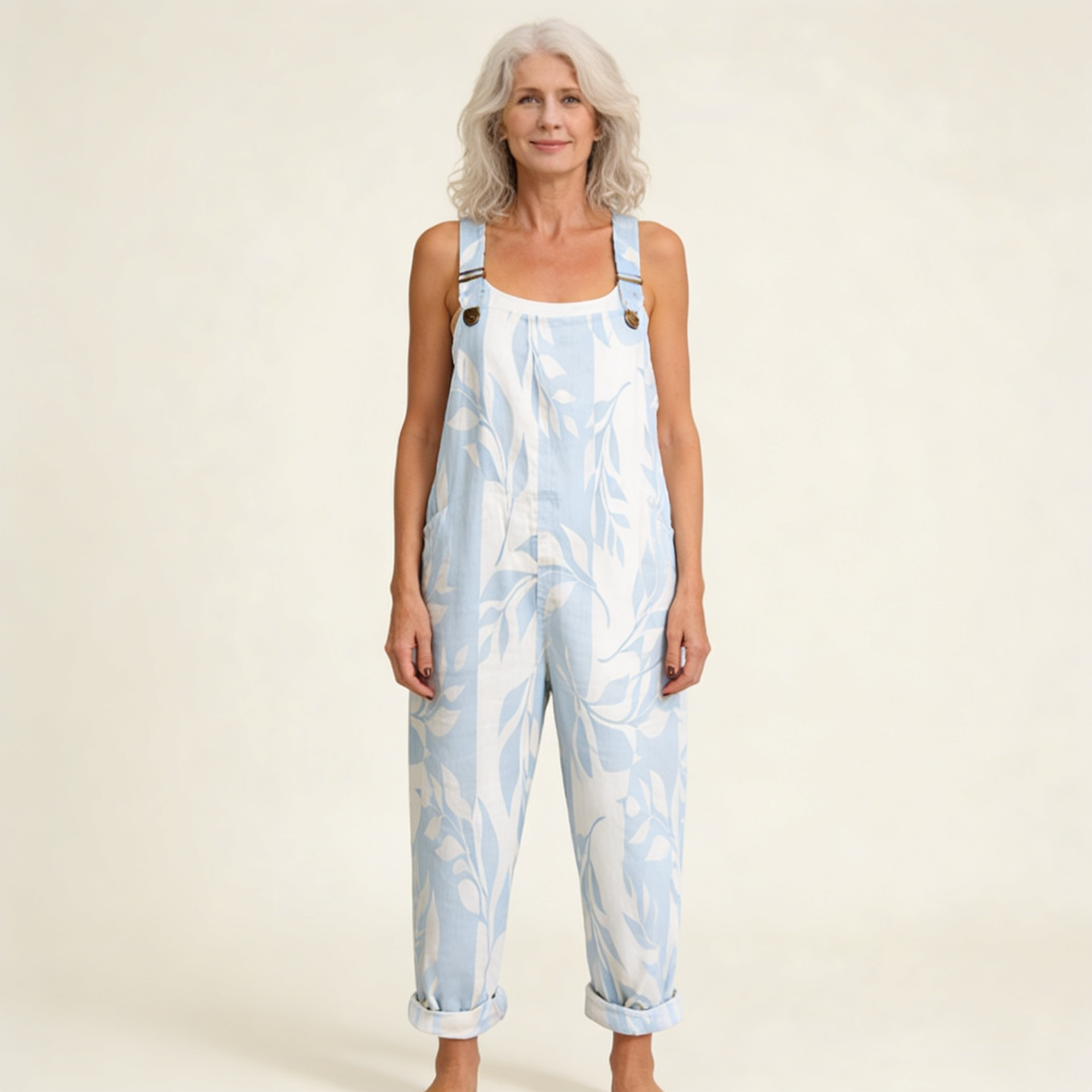 Naomi | azuurblauw bladmotief met een lichte uitstraling