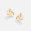 Léa – Gouden oorbellen met florale details.